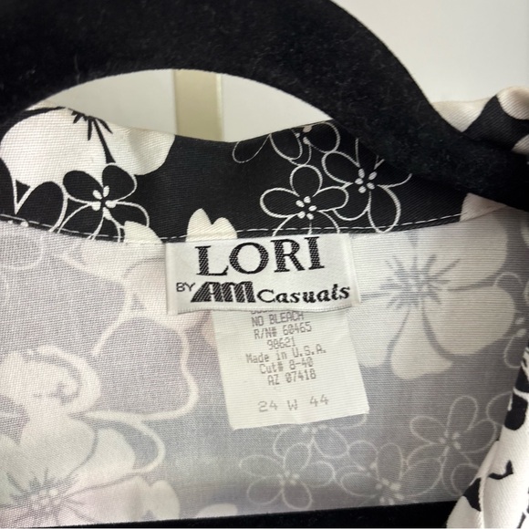 Black and White Floral Button Front Blazer - Picture 2 of 7